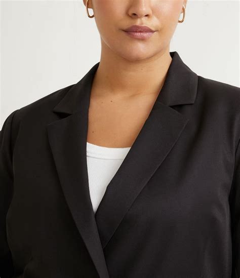 Blazer Alongado Alfaiataria Botões Dourados Curve Plus Size Preto