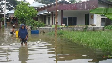 Diguyur Hujan Jam Ribuan Rumah Warga Di Kawasan Medan Utara Terendam