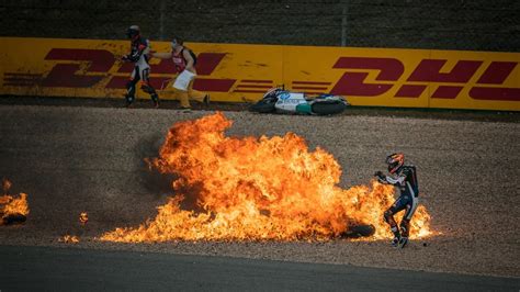 Accidente Masivo En El Gp De Portugal Del Moto2 Bandera Roja Y Ocho Pilotos Fuera De