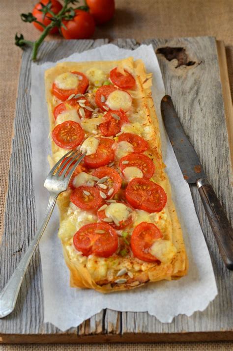 Tarte fine à la tomate mozzarella et moutarde Recette