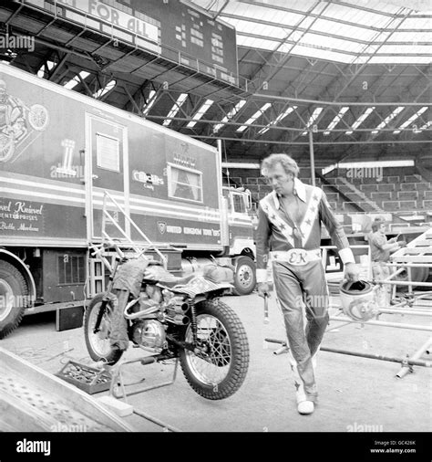 Evel knievel wembley hi-res stock photography and images - Alamy