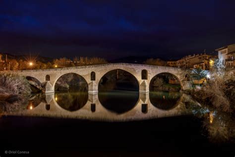 La nueva iluminación del puente románico de Puente la Reina permite