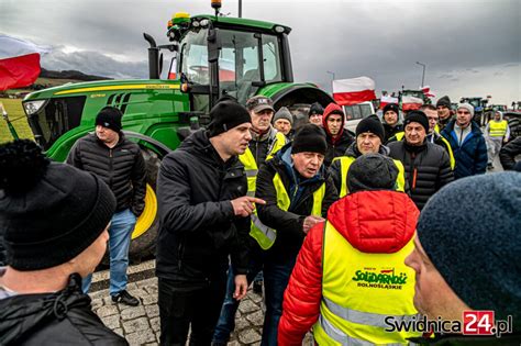 Unia Re I Baluje A Polski Rolnik Bankrutuje Rolnicy Wyjechali Na