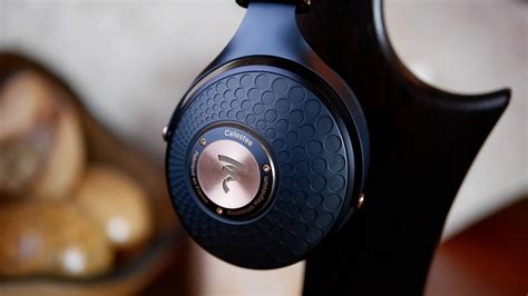 High End Closed-Back Headphones – Headphones.com