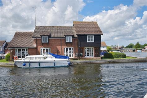 Norfolk Broads Holiday Cottages Riverside Cottage Holidays