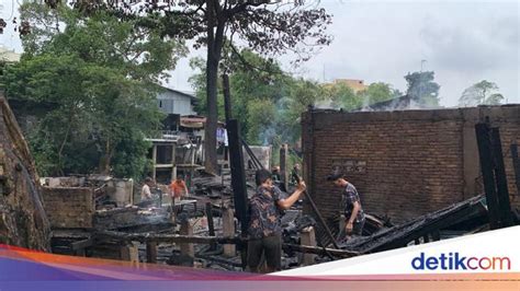 rumah  sanggar pendidikan terbakar  bantaran sungai deli medan