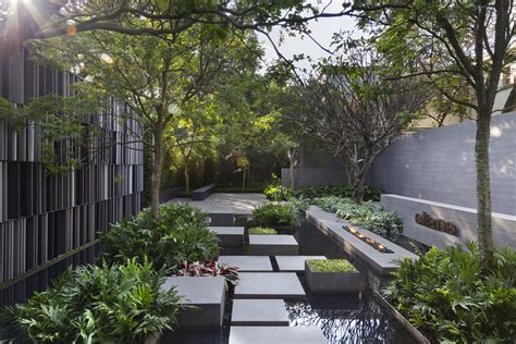 Gallery of Gardens and Squares: 10 Examples of Small-Scale Landscaping in Brazil - 4