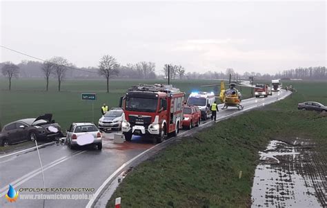 Wypadek Na Dk Namys W K Pno Cztery Osoby Trafi Y Do Szpitala O