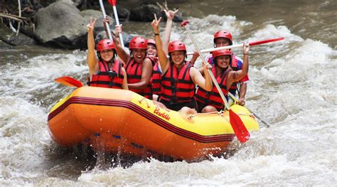 Serunya Pacu Adrenalin Rafting Di Bandung