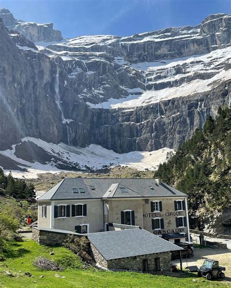 Située en plein cœur du Cirque de Gavarnie cette auberge s est