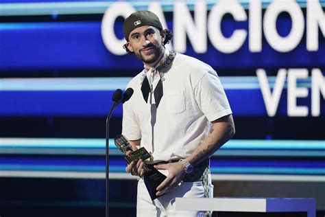 Bad Bunny Triunfa En Los Premios Billboard De La Música Latina