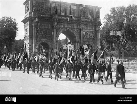 Remembrance Walk To Commemorate The March On Rome 1929 Stock Photo Alamy