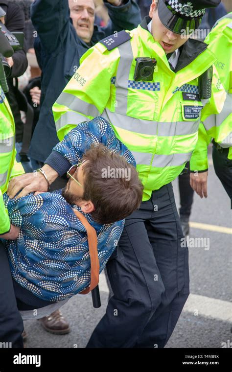 Met Police Handcuffs London Hi Res Stock Photography And Images Alamy