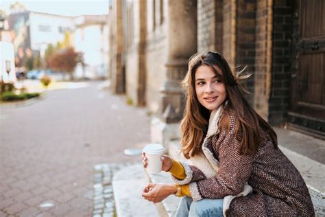 Premium Photo Beautiful Stylish Woman Sitting On Street Stairs With