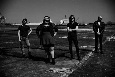 Sheer Mag estrena nuevo tema Crushed Velvet Píntalo de Negro