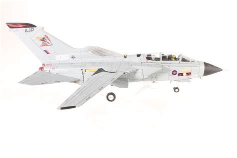 Corgi AA33607 Panavia Tornado GR Mk 4 Royal Air Force ZA462 AJ P No617