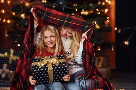 Premium Photo Mother And Daughter Sits Under Plaid With Ts