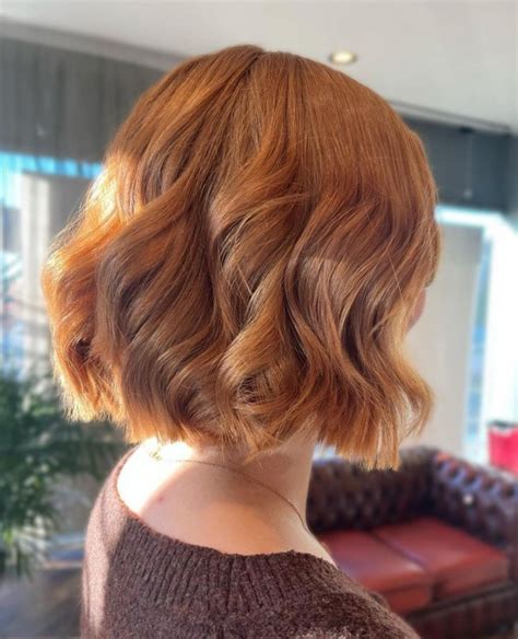 Nadciąga trend na fryzurę wavy bob Zobacz 15 modnych propozycji