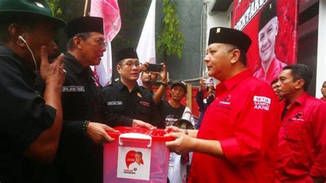 Relawan Serahkan Ribuan Ktp Sebagai Dukungan Targetkan Ganjar Pranowo