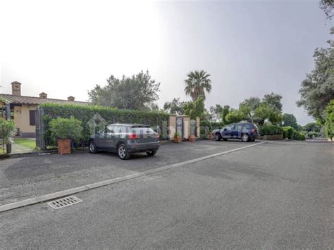 Vendita Villa Unifamiliare In Via Santo Spirito Castel Gandolfo Buono