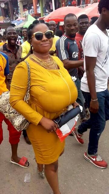 Pictures That All Ladies With Big Bosoms Can Relate With Celebrities Nigeria