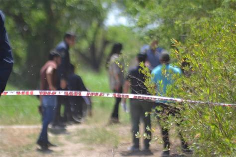 Llegó a su casa y encontró a su padre tirado y sin vida en el patio