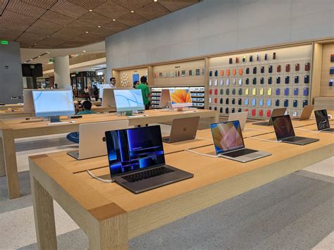 Here's A First Look Of The Apple Store That Opens In Mumbai Tomorrow