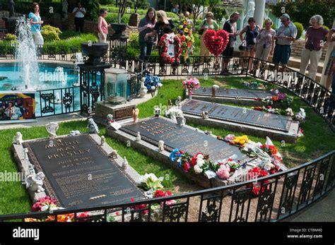 Tennessee Memphis Elvis Presley S Graceland Meditation Garden Elvis