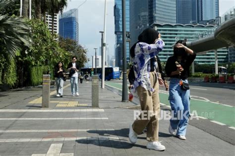 Terik Menyengat Di Siang Hari Simak Saran Bmkg Hadapi Cuaca Panas