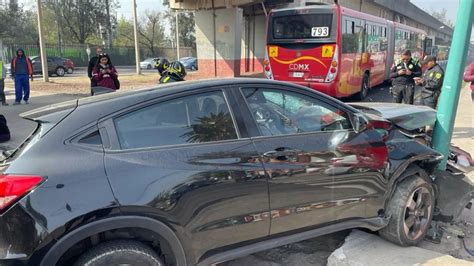 Dos Mujeres Lesionadas Luego De Chocar Con Un Articulado Del Metrob S