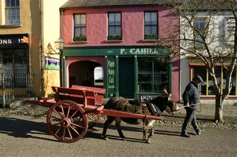 Bunratty Castle And Folk Park Shannon Ireland Museums And Art Galleries