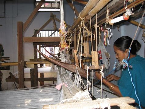 Weavers Bear The Brunt As Powerlooms Displace The Handloom Sector