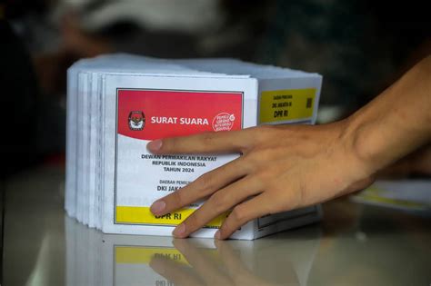 Foto Kpu Jakarta Barat Lakukan Sortir Dan Pelipatan Surat Suara Dpr Ri