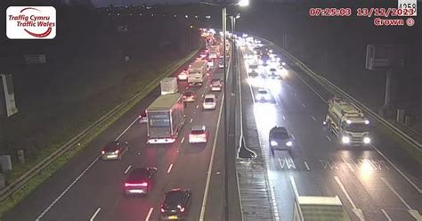 Broken Down Vehicle Causes Lane Closures And Long Traffic On M4 In