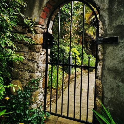 20 Gorgeous Garden Gate Landscaping Ideas