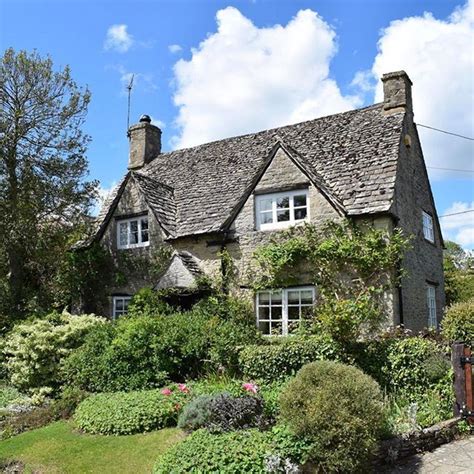 Traditional Cotswold house | Cotswold house, Cottage, House