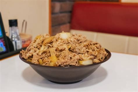 すき家の裏メニュー「キング牛丼」が想像以上だった！コスパ抜群のデカ盛り商品 Macaroni