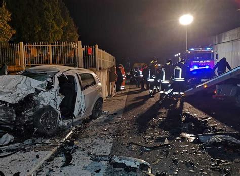 Incidente A Castel Di Lama Schianto In Jaguar Sulla Mezzina Grave Un