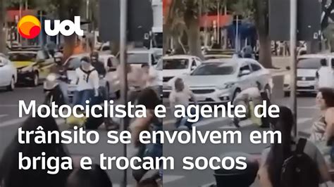 Motociclista E Agente De Tr Nsito Saem No Soco No Meio Da Rua Em Minas