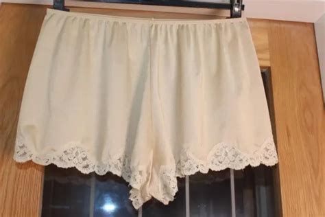 Vtg St Michael Silky Soft Shimmering Nylon Lace French Knickers