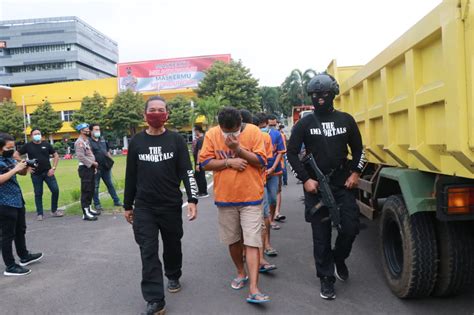 Polda Jatim Bongkar Penyelundupan Kendaraan Bodong Ke Timor Leste