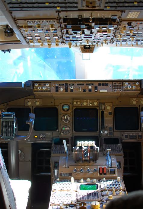 Monkey Puzzle Blog: Boeing 747 Cockpit