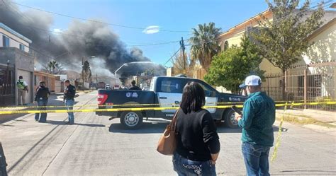 Evacuan Viviendas Por Incendio En Bodega De Plásticos En La Villa