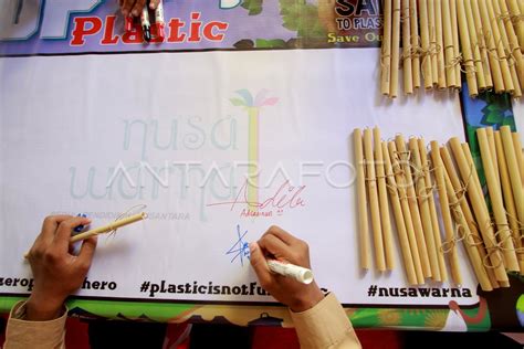 Kampanye Pengurangan Sedotan Plastik Antara Foto