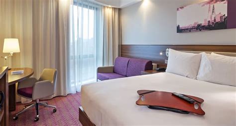 Gatwick Airport Hotels, North Terminal - Hampton By Hilton