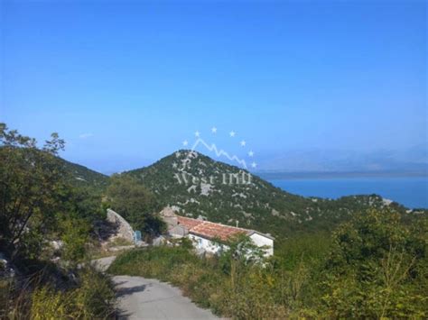 Veliki plac sa pogledom na Skadarsko jezero Nađi stan