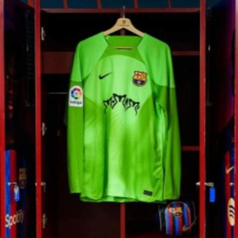 FC Barcelona 2022 23 GK Clásico 2 Kit