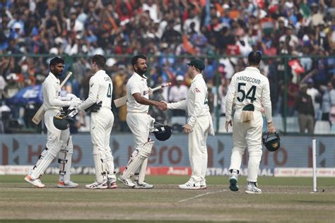 Pat Cummins And Rohit Sharma Shake Hands After The Match Espncricinfo