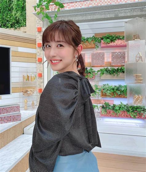 斎藤ちはるさんのインスタグラム写真 斎藤ちはるinstagram「後ろ姿も可愛いお洋服って気分が上がる🥰 肩のあたりも可愛かった