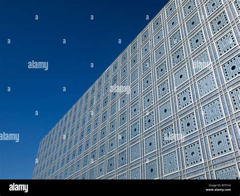 Außenansicht Des Hellen Empfindlichen Fassade Und Fenster In Das